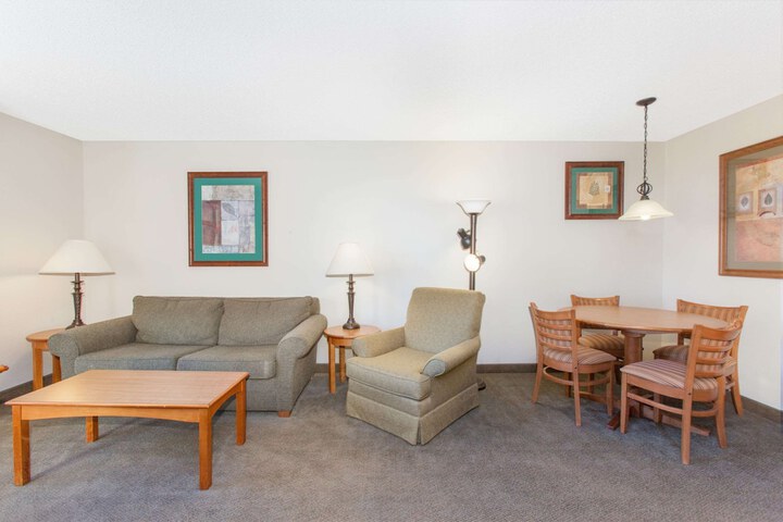 Room 6 of 26