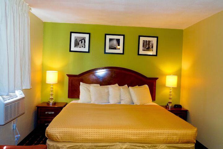 Room 12 of 19