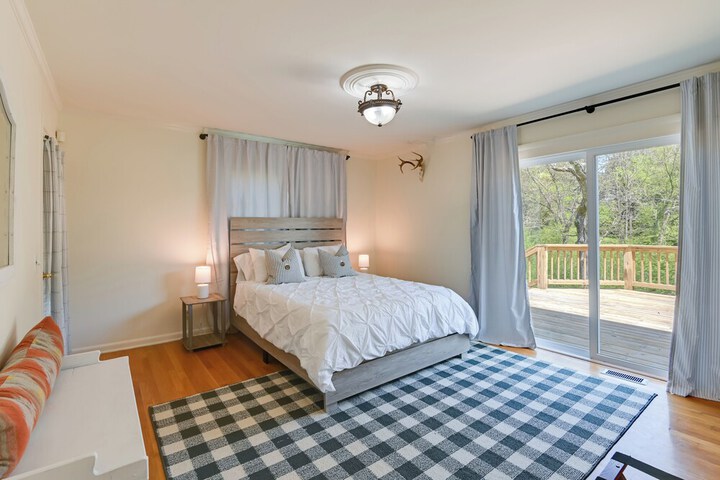 Chic Nashville-area Retreat w / Private Pool!