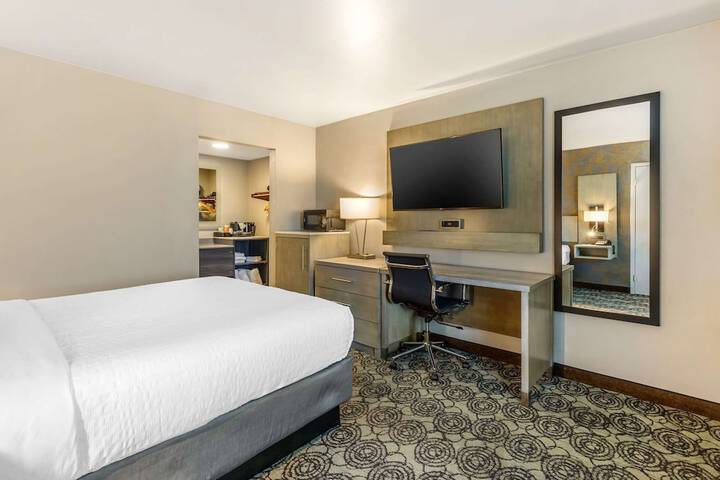 Room 52 of 80