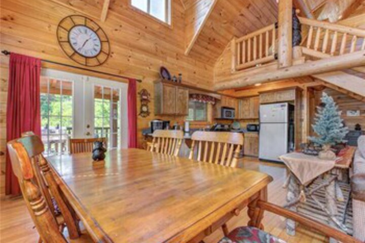 Longwalker Lodge 3 Bedrooms, Hot Tub, Game Room, Sleeps 9