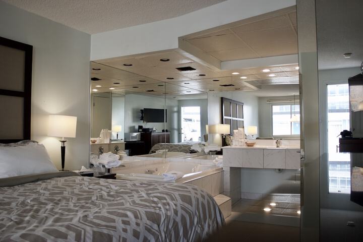 Room 32 of 39