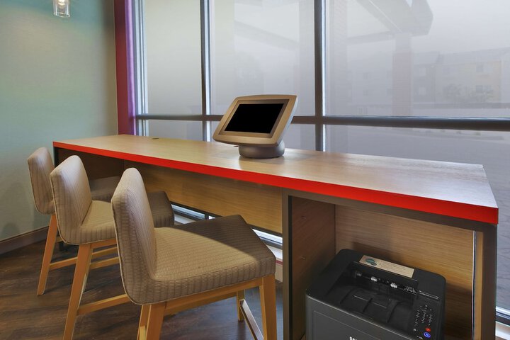 Business Center 31 of 31