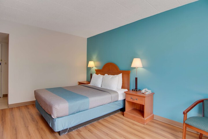 Room 21 of 38