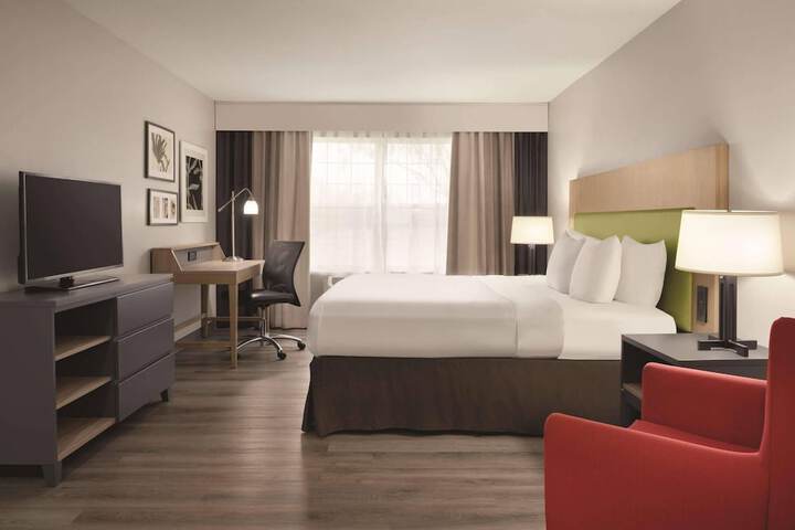 Country Inn & Suites by Radisson Waterloo, IA