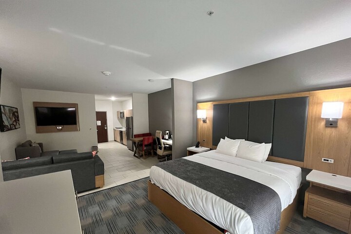 La Quinta Inn & Suites by Wyndham Coralville Iowa City