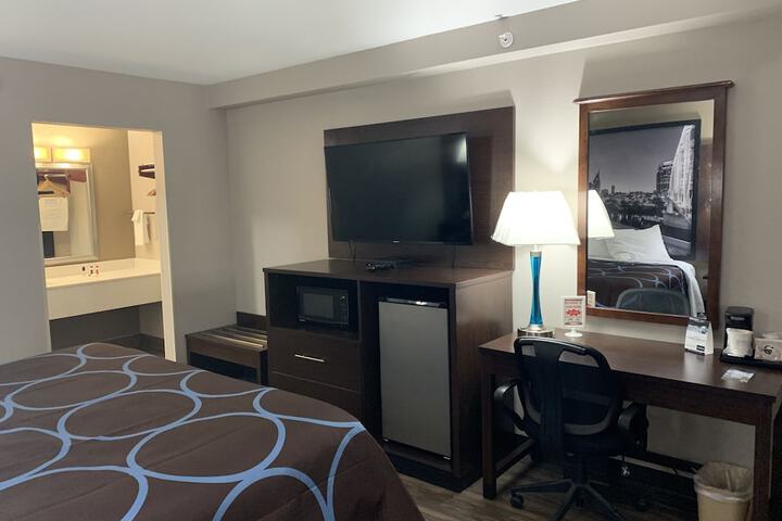Room 5 of 17