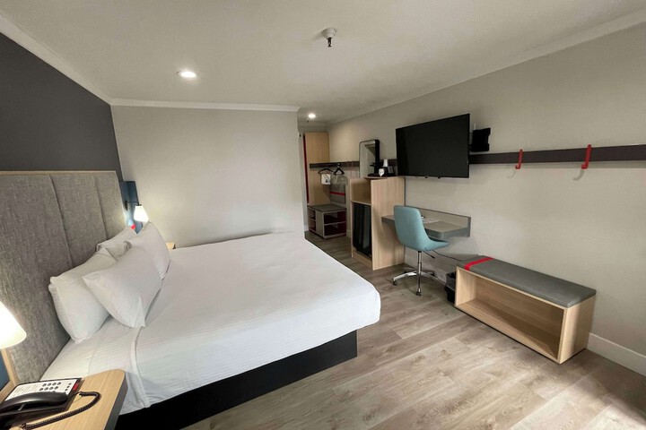 Room 18 of 31