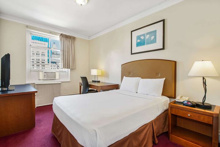 Room 14 of 22