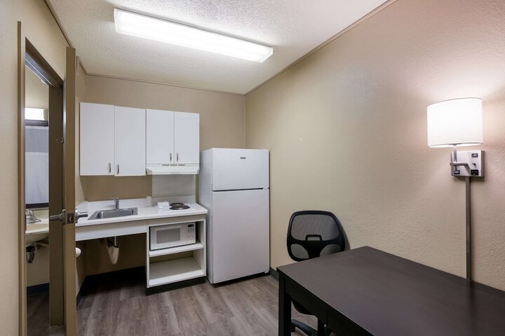 Room 16 of 38