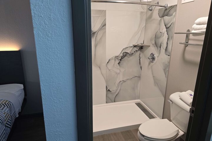 Room 12 of 25