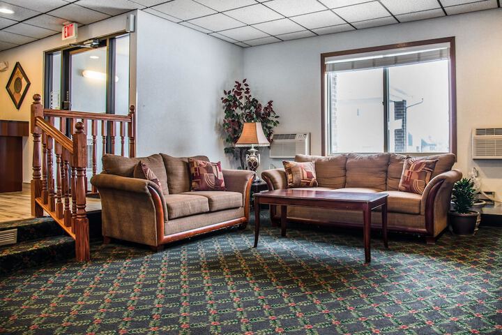 Hudson Inn & Suites