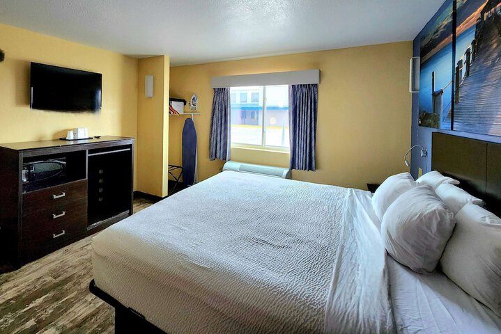 Room 10 of 42