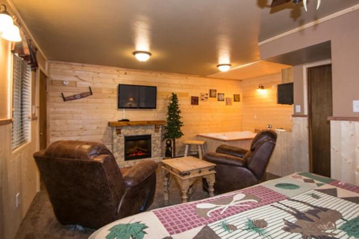 Upper Canyon Inn & Cabins