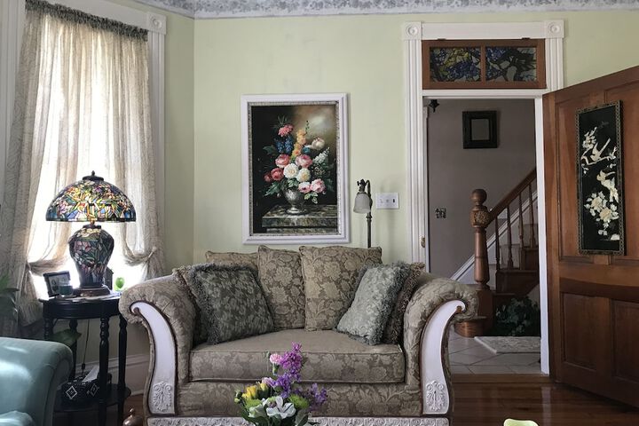 Historic Iron Horse Inn