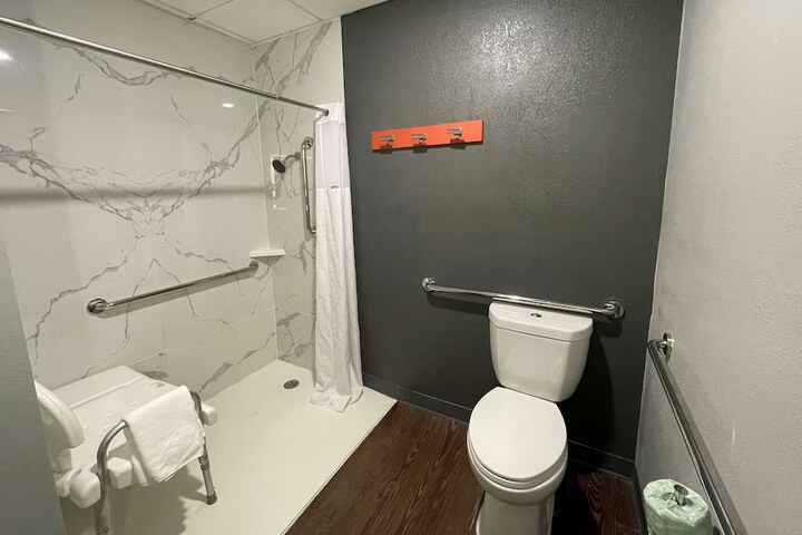 Room 33 of 44