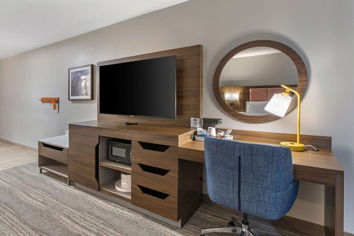 Room 11 of 27