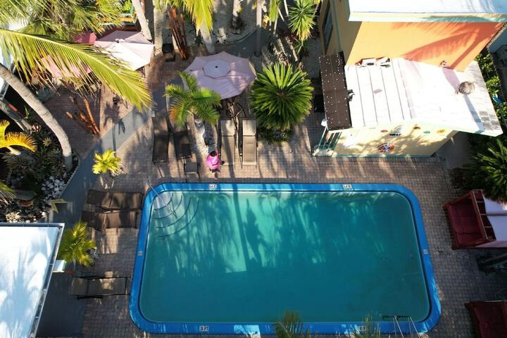 Pool 24 of 82
