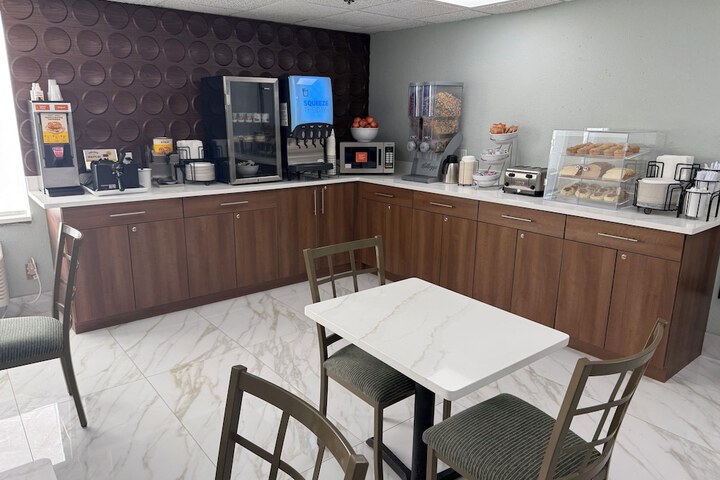 Wingate by Wyndham Livonia