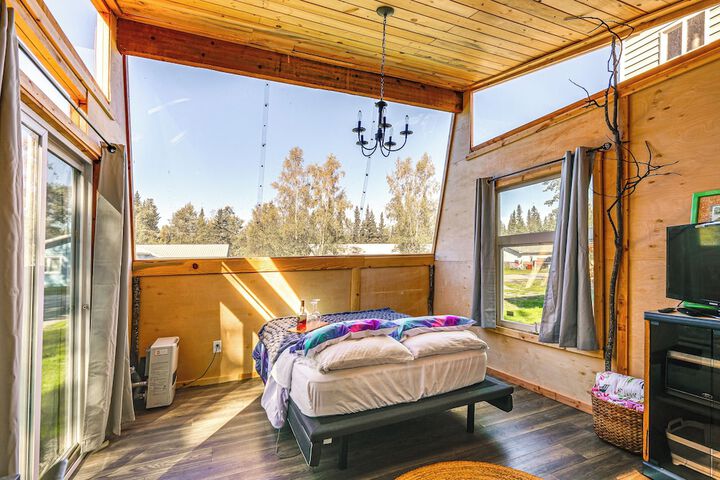 Delta Junction Retreat w / Northern Lights Cabin!