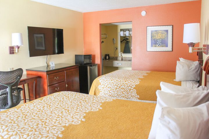 Room 4 of 12