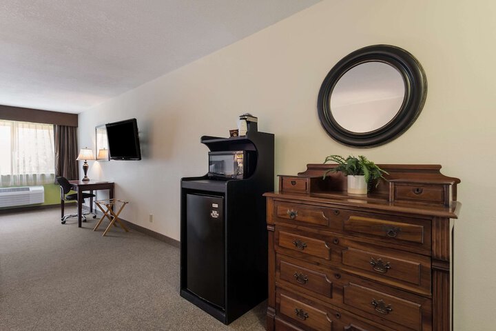 Room 5 of 37