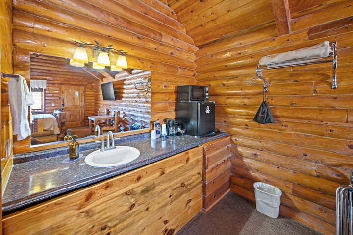Bryce Canyon Log Cabins