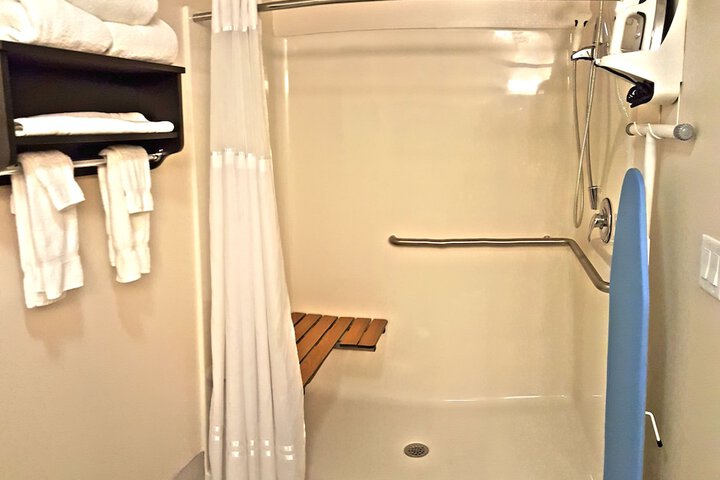 Holiday Inn & Suites Syracuse Airport - Liverpool by IHG