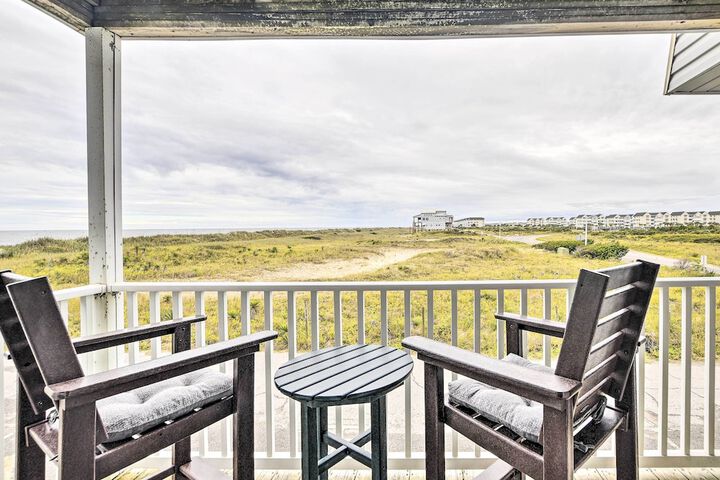 Cozy Ocean Isle Beach Condo Steps to the Beach!