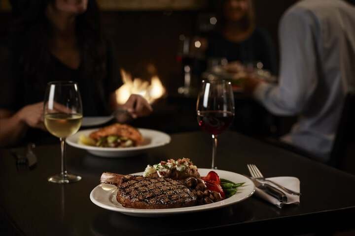 Dining 40 of 48