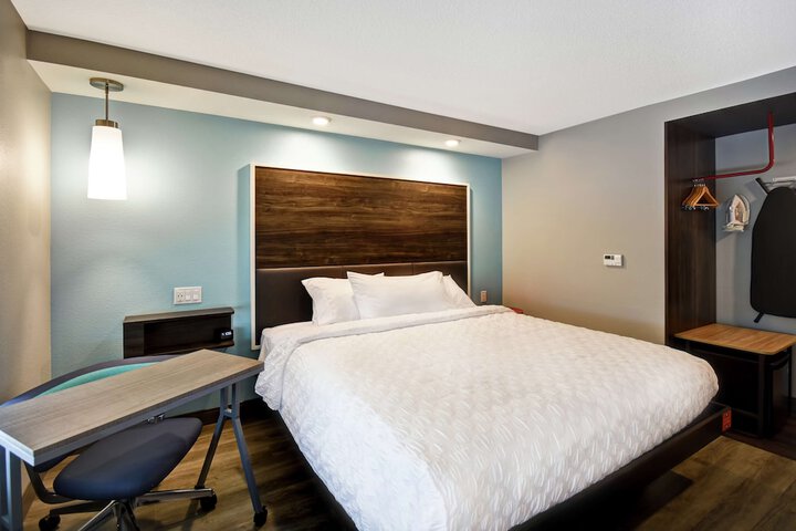 Room 30 of 46