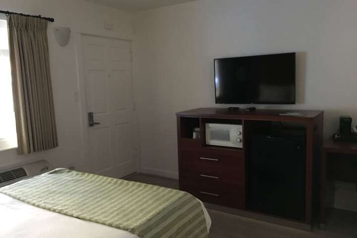 Room 25 of 40