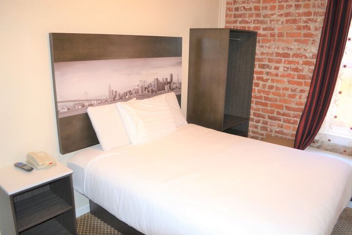 Room 15 of 37