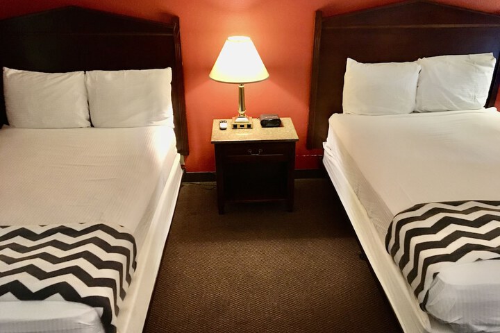 RIVER ROCK INN