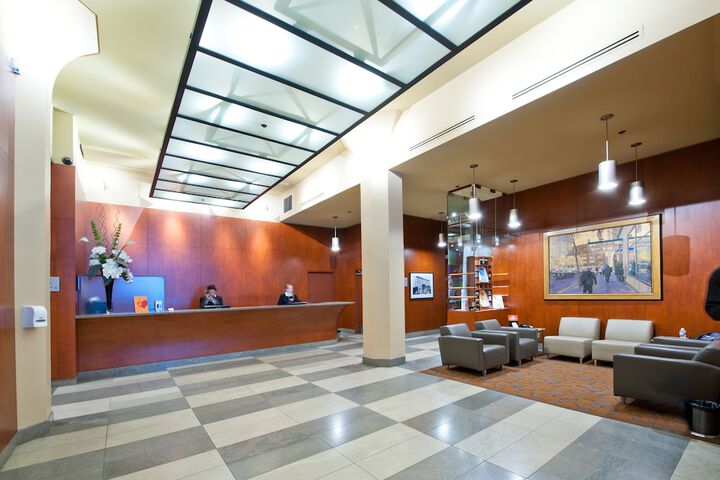 Le Square Phillips Hotel & Suites