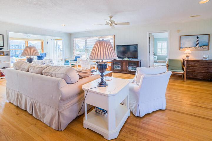 A Summer Place - Duck Sanderling, Ocean View, 50 Yards to Beach, Community Pool