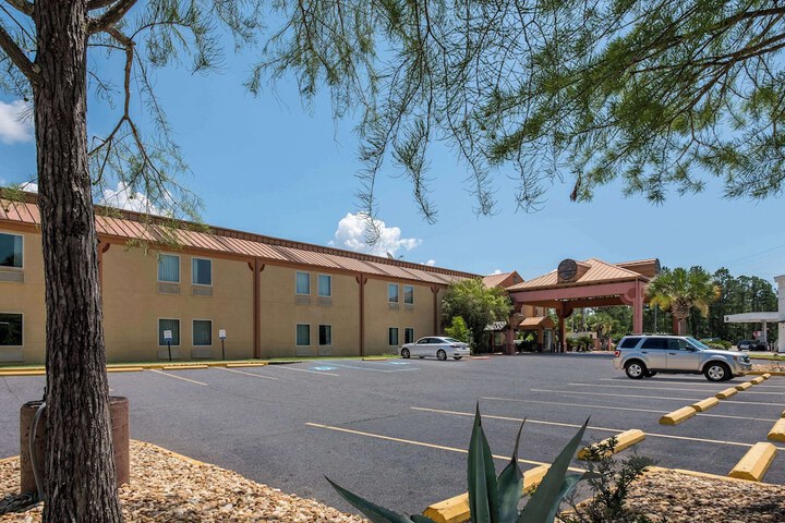 Econo Lodge Inn & Suites Diamondhead