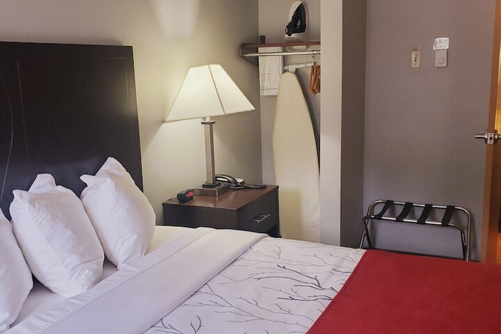 Blackstone Lodge & Suites