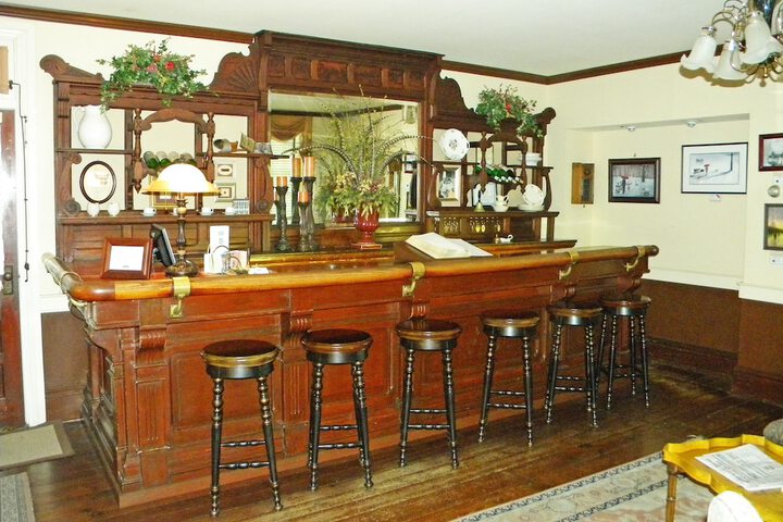 Lounge 61 of 65
