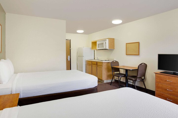 Room 16 of 28