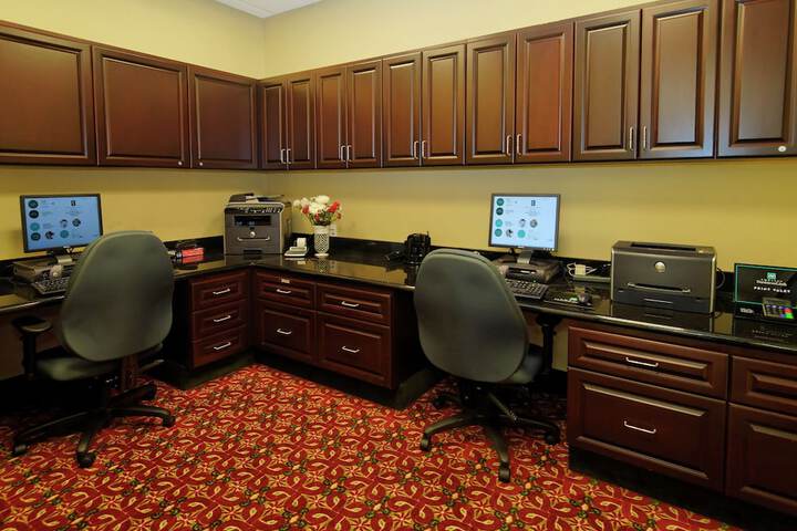 Business Center 59 of 61