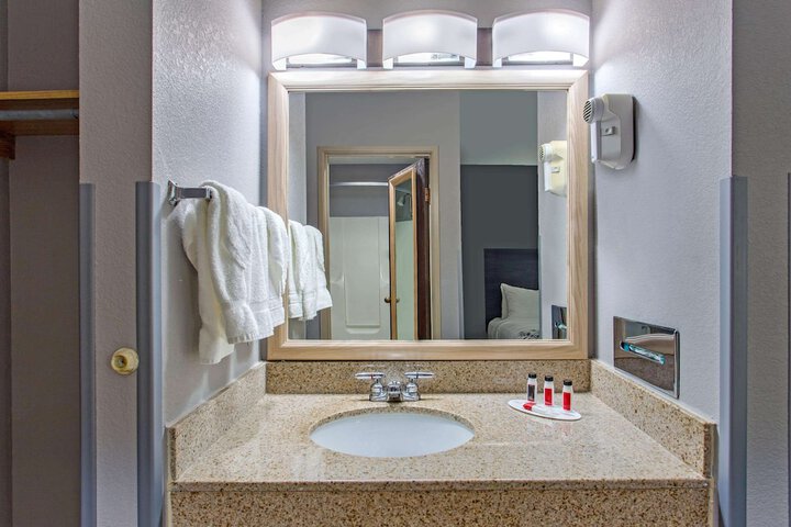 Room 15 of 23