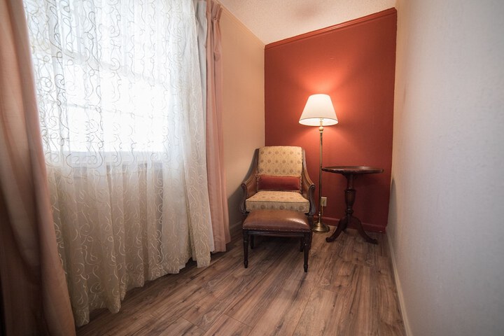 Room 30 of 82