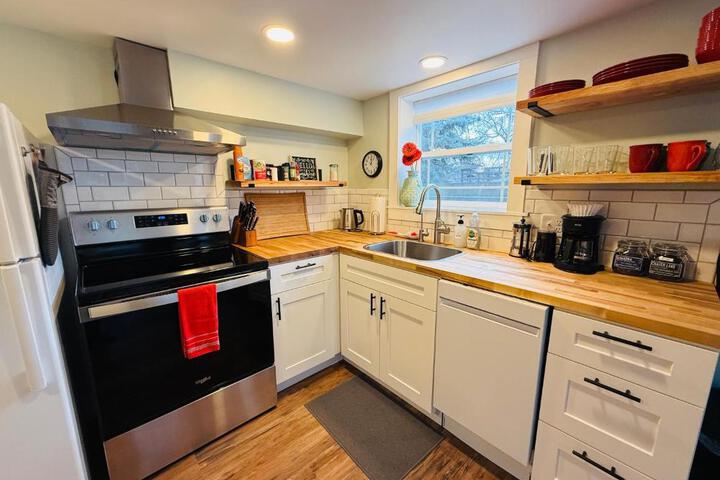 State Street Cottage Suite 1