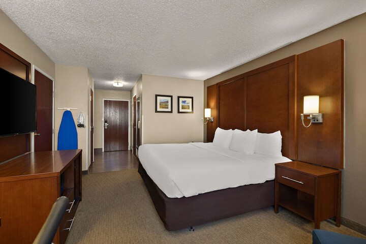 Room 35 of 77