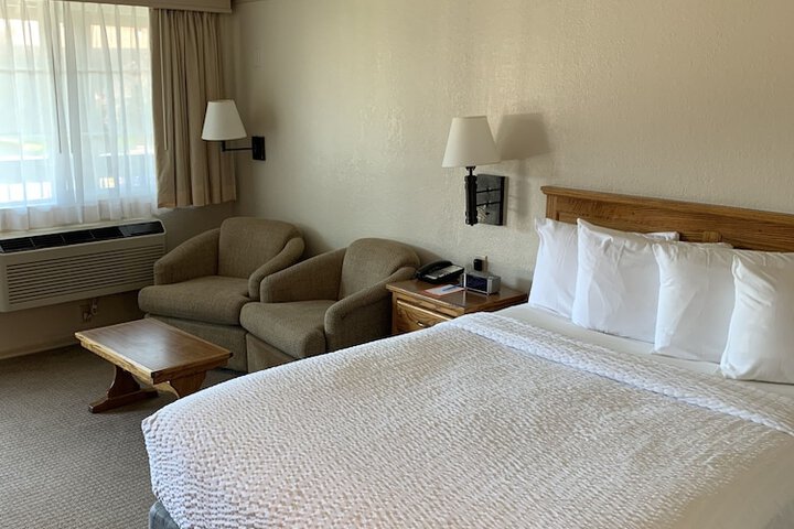 Coachman Inn & Suites
