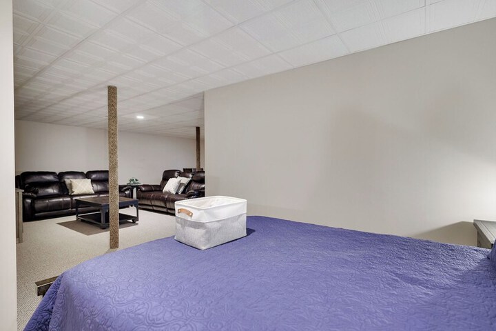 The Nest at Pinecrest by Avantstay Spacious Deck Game Room, Fire Pit