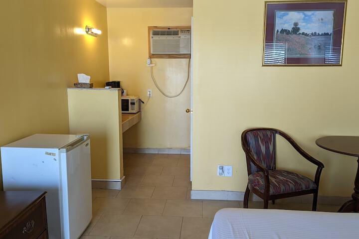 Room 7 of 12