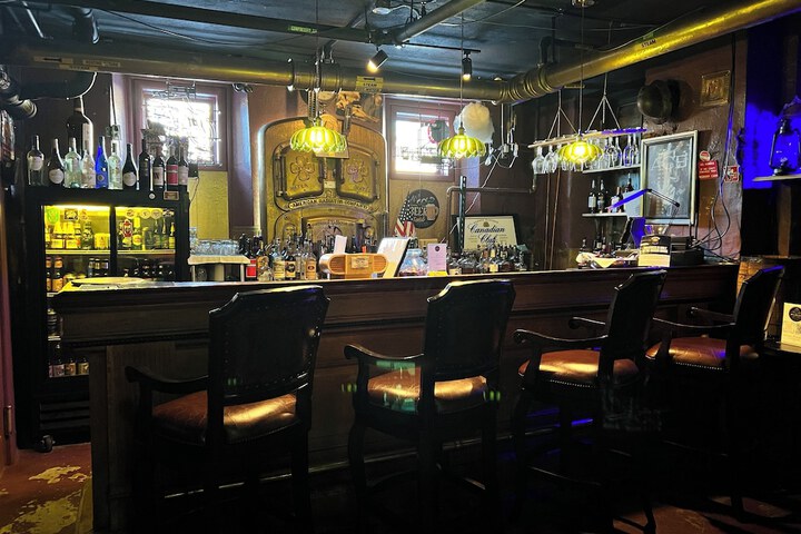 Lounge 73 of 80