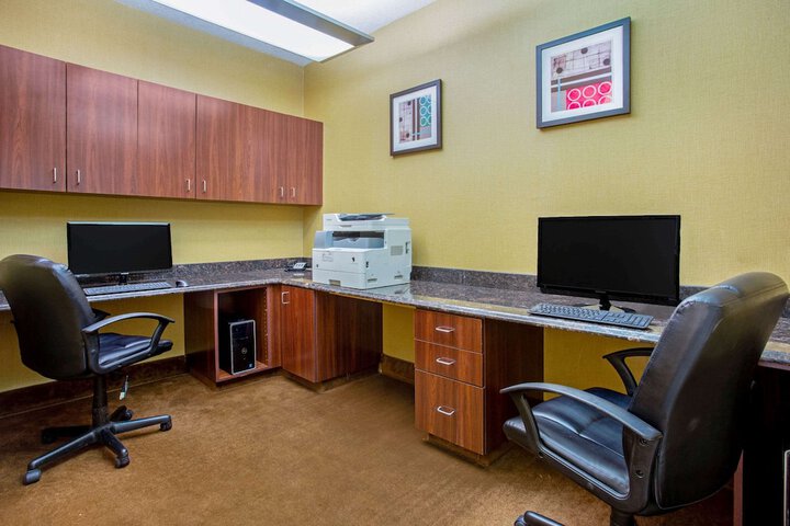 Business Center 46 of 47